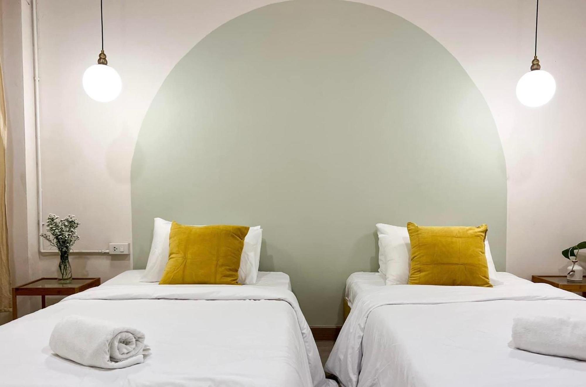 La Moon House Hotell Salaya Exteriör bild